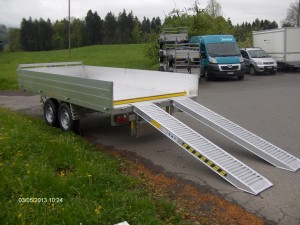 Anhänger und Spezialfahrzeug